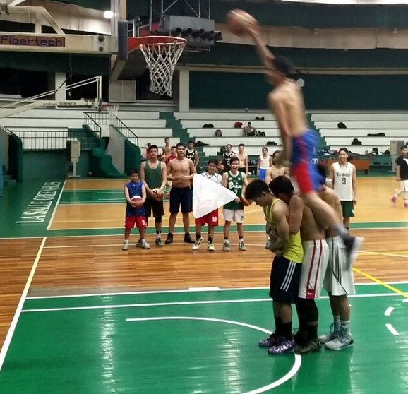 Kobe Paras SlamDunk Over Three Basketball Players - PH Juander
